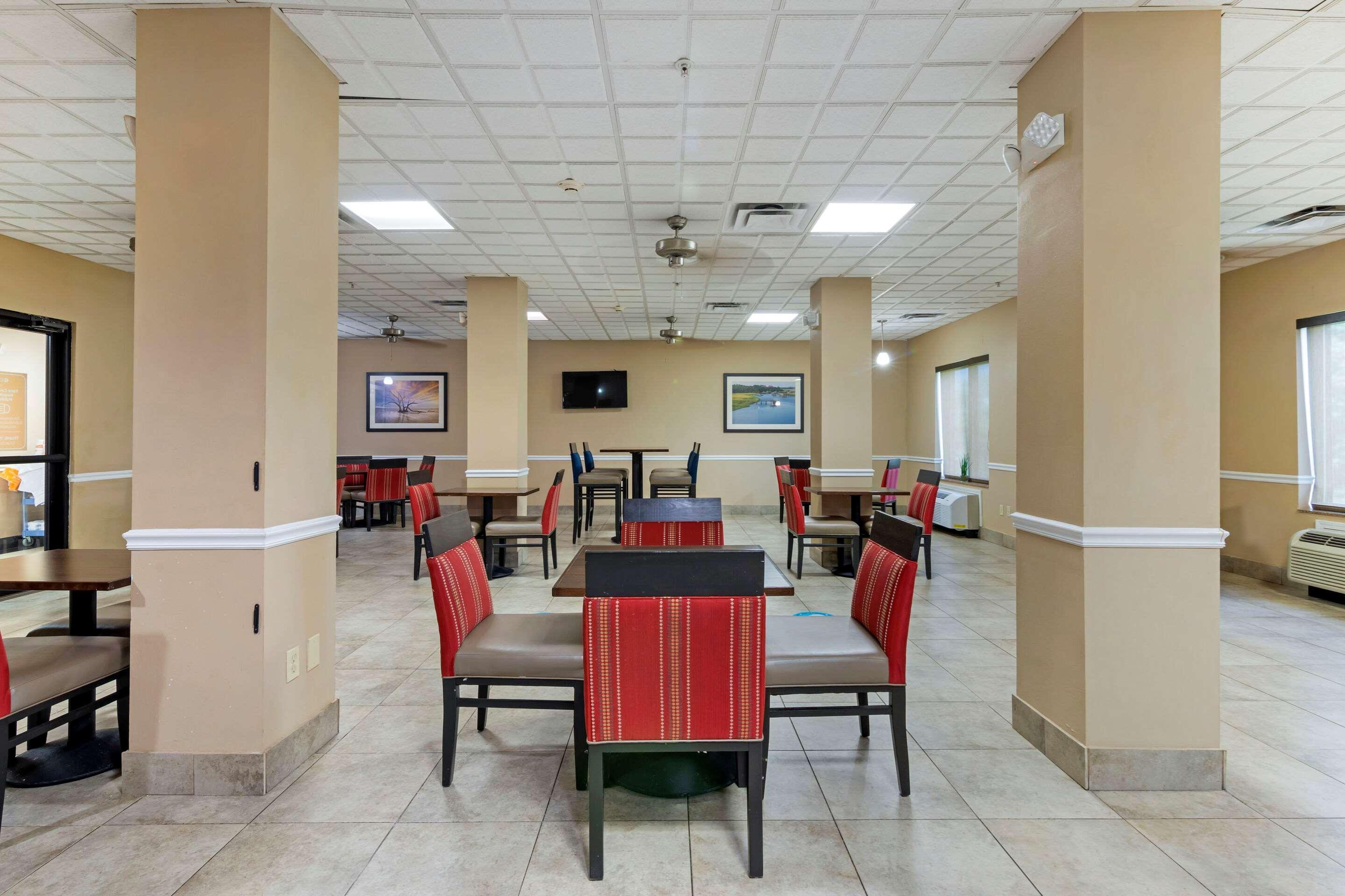 Comfort Suites Savannah North Port Wentworth Exterior photo